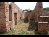 08185 ostia - regio v - via dell'invidioso - edificio (v,iv,3) - nordseite - 3. raum von westen - bli ri sueden - 06-2024.jpg